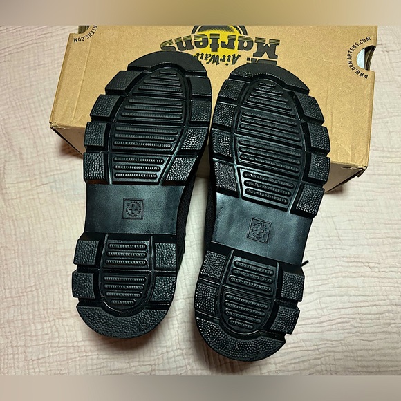 Dr. Martens Women's Combs W 6-Tie Fashion Boot size 7 - Picture 7 of 7